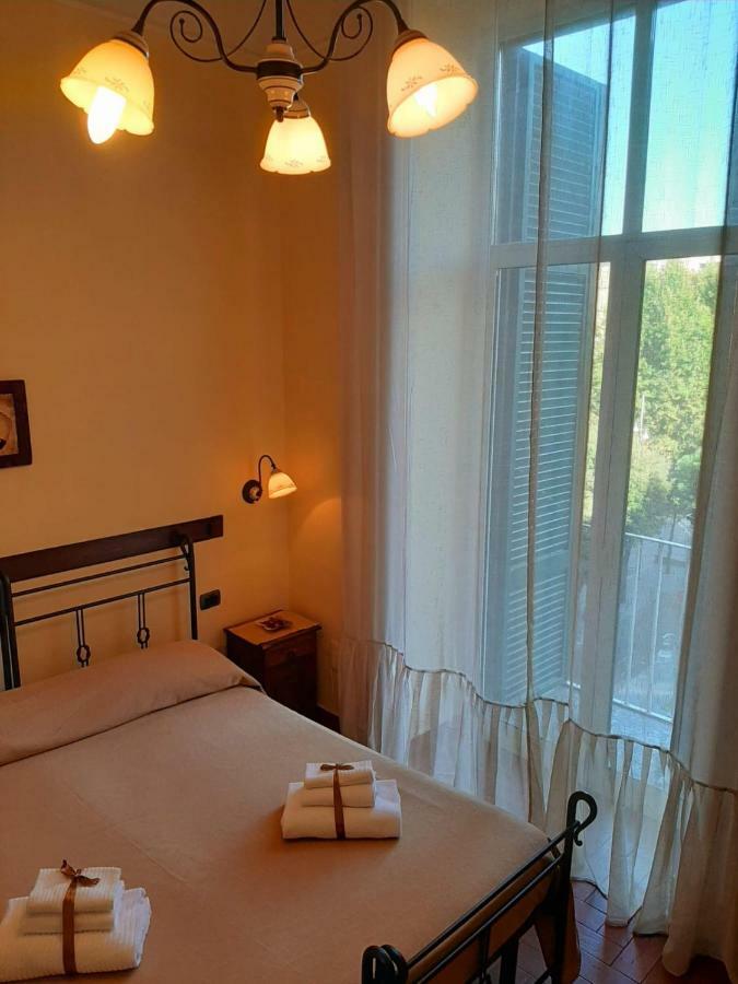 B&B Conte Cavour Neapel Exteriör bild